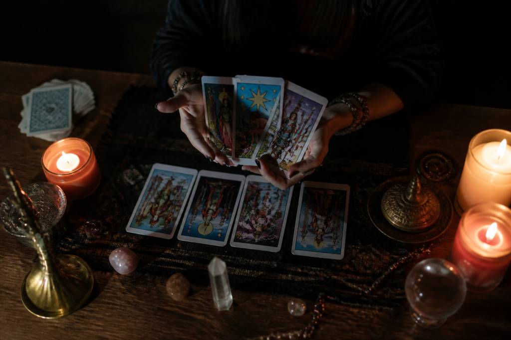 2 de deniers : signification, interprétation et message en tarot